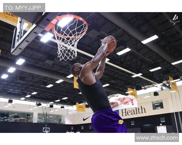 詹姆斯的传奇之路:从篮球新星到全球偶像的成长历程 詹姆斯的传奇之路:从篮球新星到全球偶像的成长历程